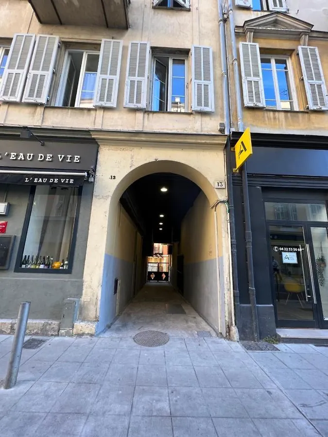 Апартаменты La Cour Du Centre Nice Verde